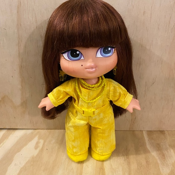 Beautiful Bratz Baby Yasmin 12” Vinyl - Picture 2 of 8